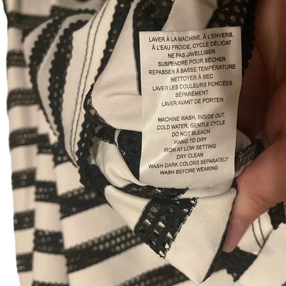 Black and white Top - Picture 4 of 4